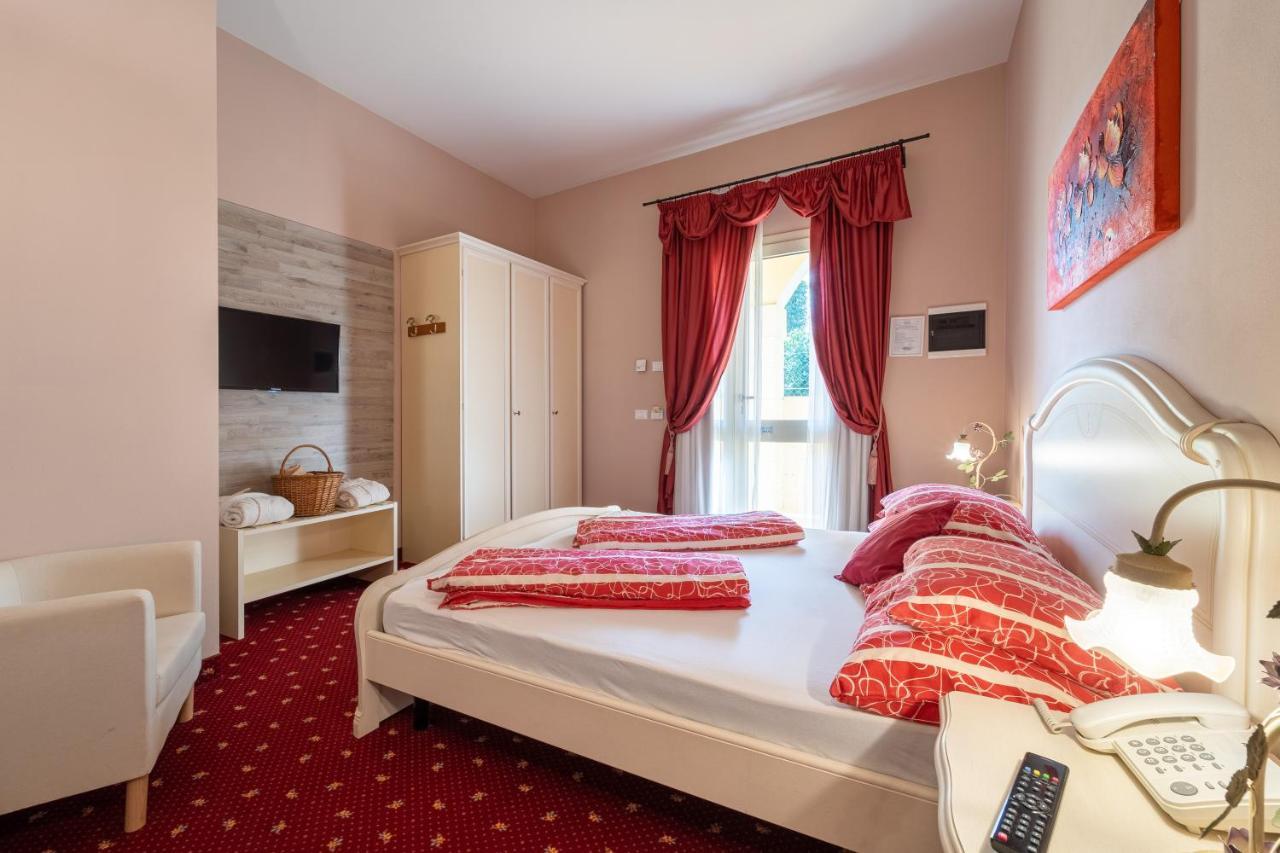 Borgo Dei Poeti Romantik Hotel Манерба дел Гарда Екстериор снимка