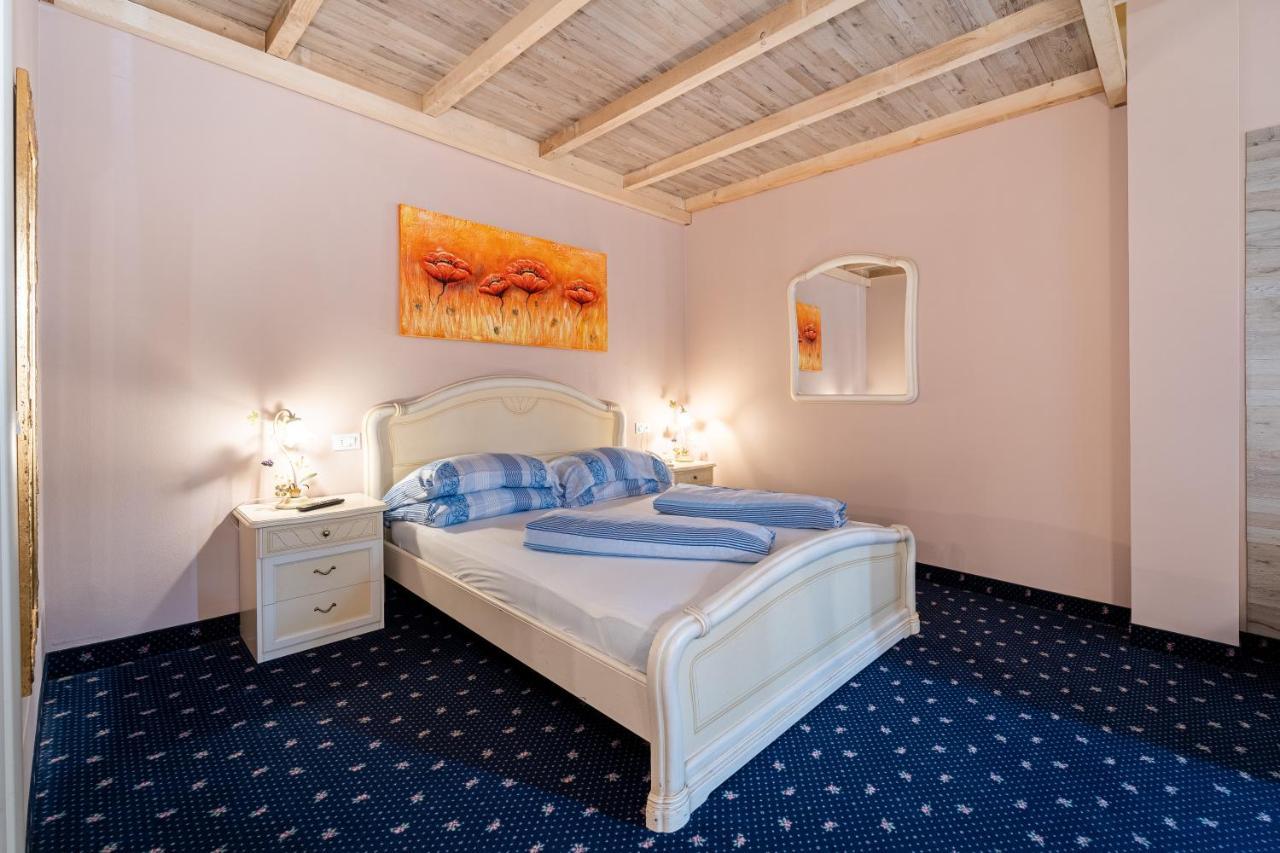 Borgo Dei Poeti Romantik Hotel Манерба дел Гарда Екстериор снимка