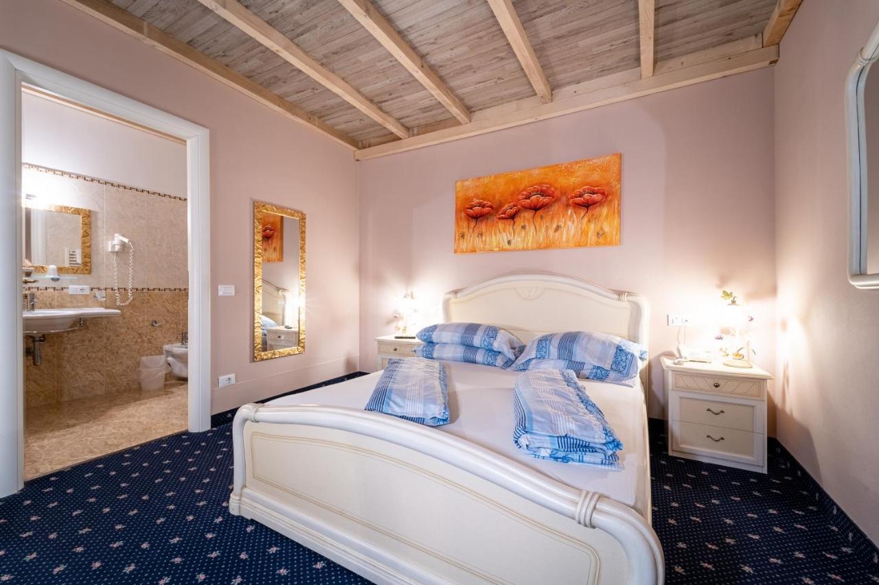 Borgo Dei Poeti Romantik Hotel Манерба дел Гарда Екстериор снимка