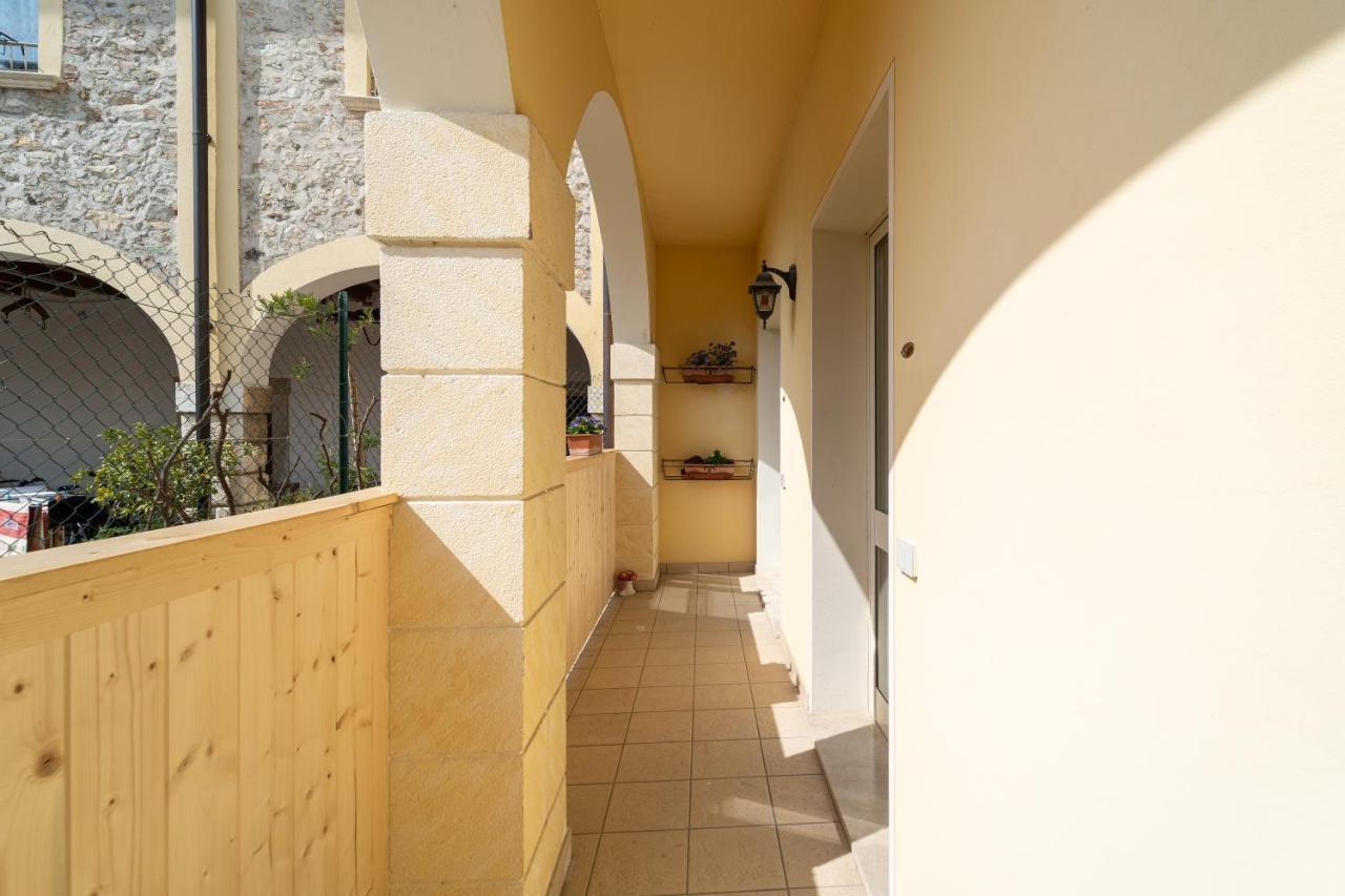 Borgo Dei Poeti Romantik Hotel Манерба дел Гарда Екстериор снимка