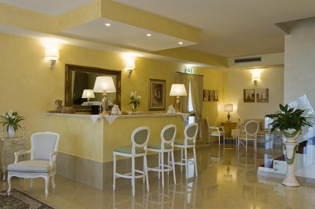 Borgo Dei Poeti Romantik Hotel Манерба дел Гарда Екстериор снимка
