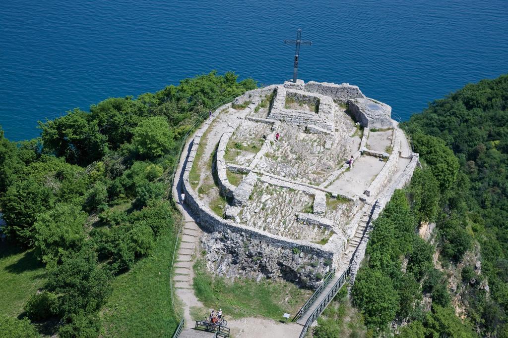 Borgo Dei Poeti Romantik Hotel Манерба дел Гарда Екстериор снимка