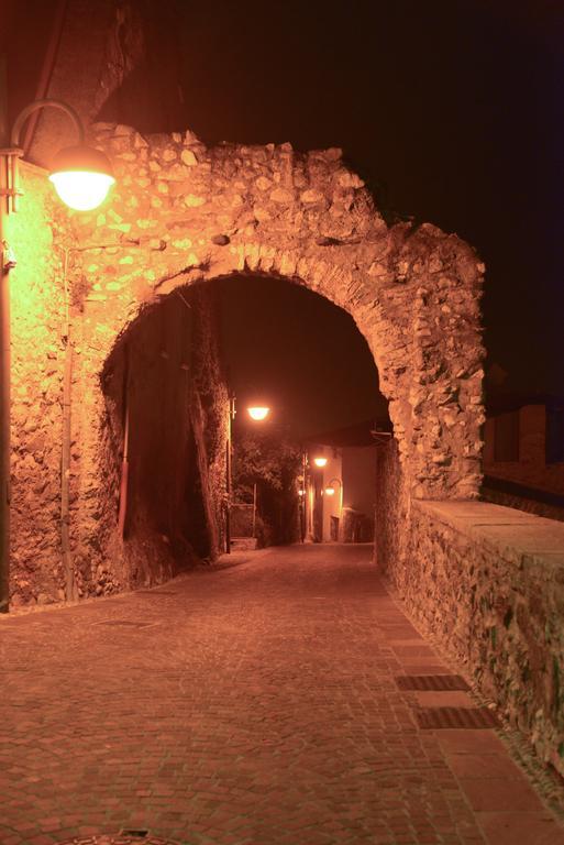 Borgo Dei Poeti Romantik Hotel Манерба дел Гарда Екстериор снимка