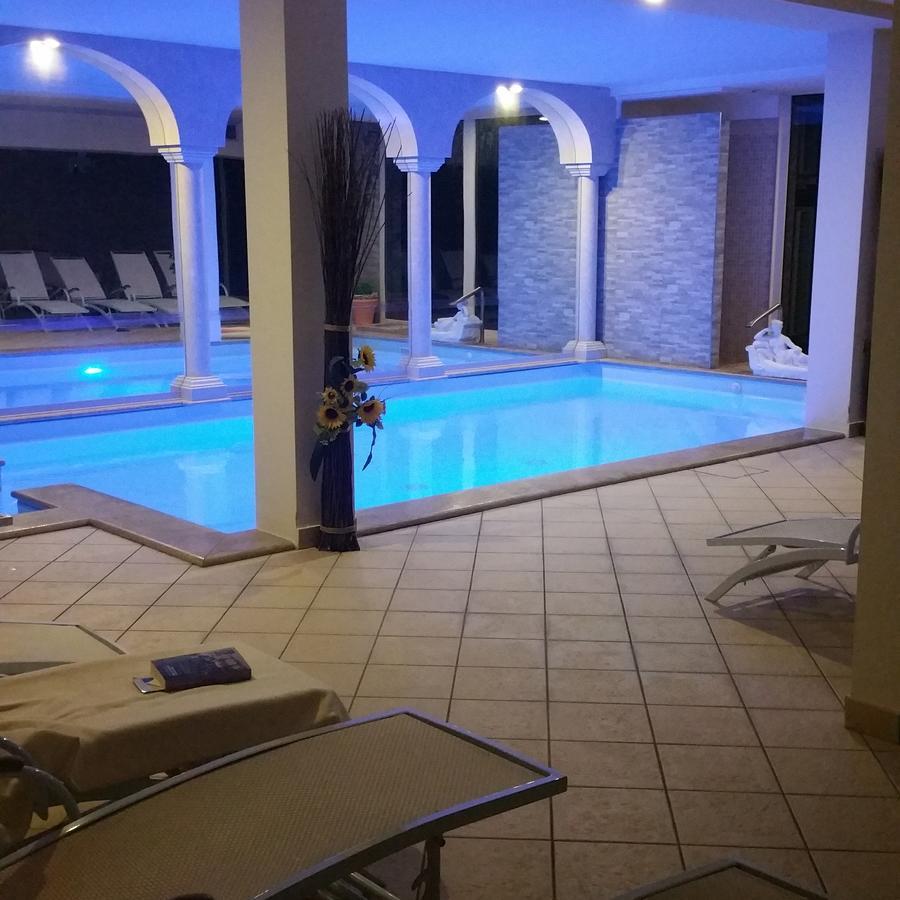 Borgo Dei Poeti Romantik Hotel Манерба дел Гарда Екстериор снимка