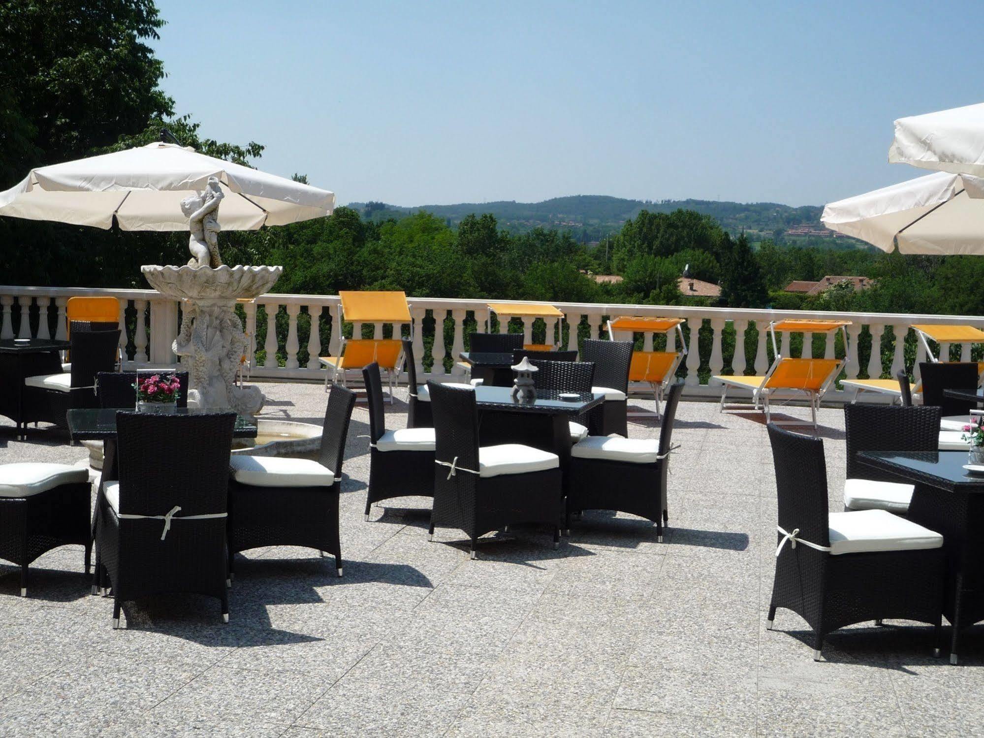 Borgo Dei Poeti Romantik Hotel Манерба дел Гарда Екстериор снимка